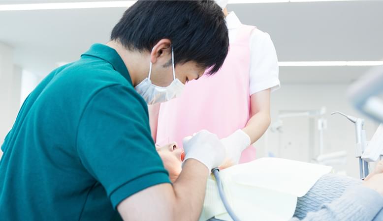 本当に痛くない？インプラント手術について